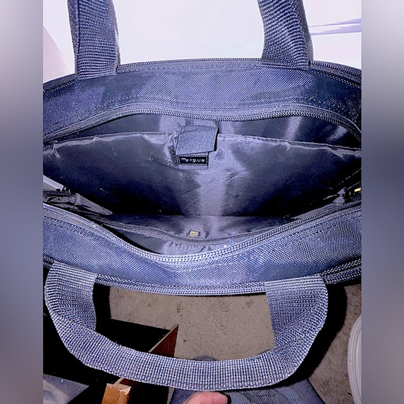 Black Targus Laptop multiple functions case! - Picture 9 of 17